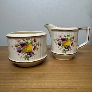 Vintage Sadler creamer and sugar bowl set